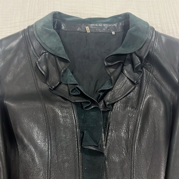 Stylish Black Real Leather Jacket Size M - Picture 2 of 4